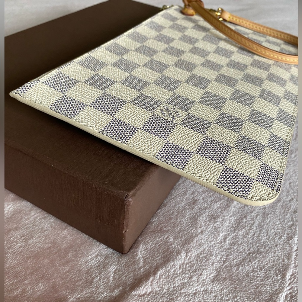 🆕 LOUIS VUITTON 🆕 AUTHENTIC ~ DAMIER AZUR ~ NEVERFULL POUCH ~ WRISTLET ~ LARGE - Picture 3 of 16